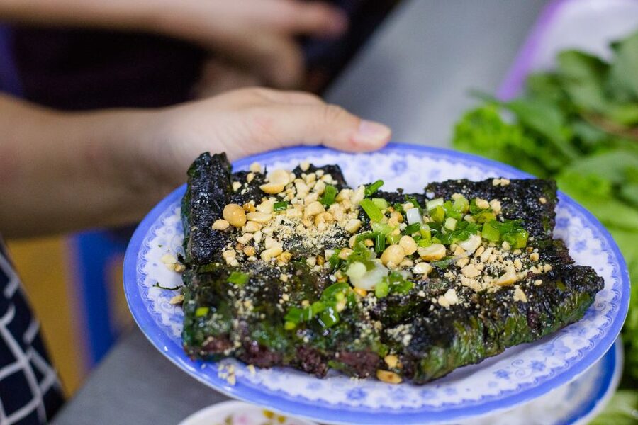 Ho Chi Minh City: Private Street Food Evening Walking Tour - Saigon bánh mì and the four-flavor bite