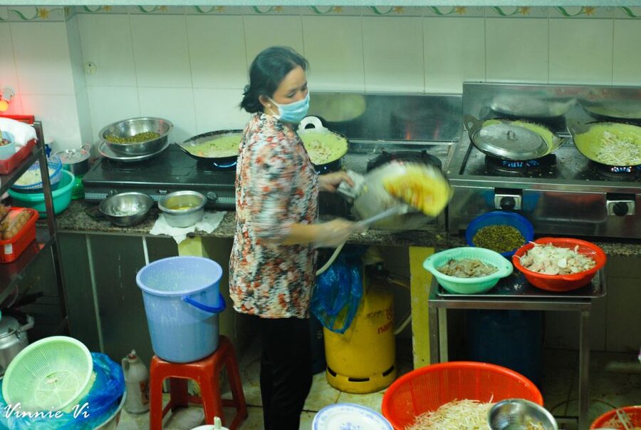 Ho Chi Minh City: Private Street Food Evening Walking Tour - Nguyen Thien Thuat and the seafood alley