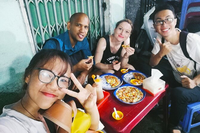 Ho Chi Minh City private walking tours with young local volunteers - A friendly first look at Saigon