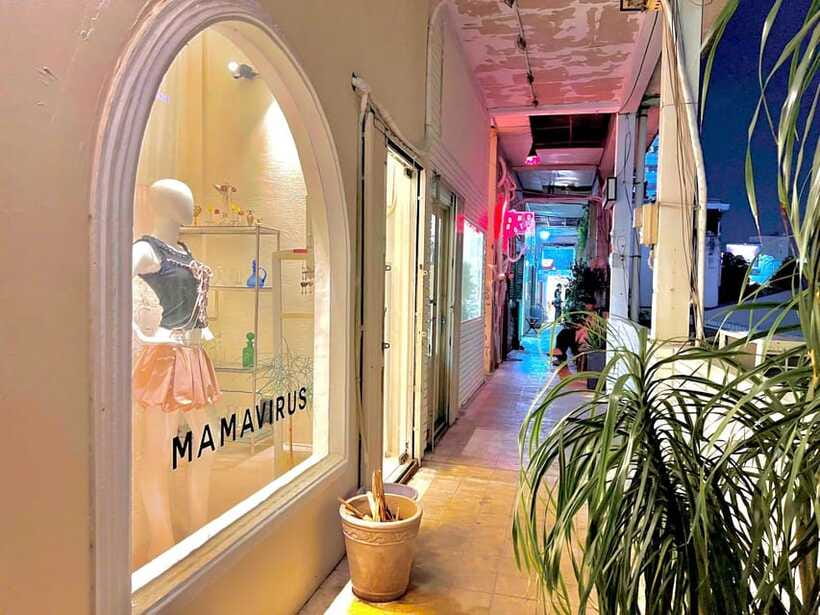 Ho Chi Minh City: Shopping Tour with Local Guide - What the guide adds to the shopping