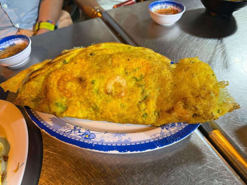Ho Chi Minh City Street Food Private Tour With Female Guide - Choosing between restaurants and street vendors