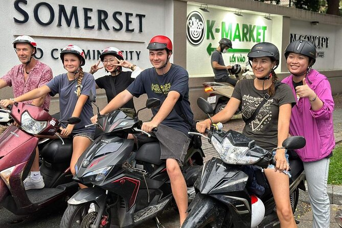 Ho Chi Minh City: Street Food & Sightseeing Tour with Local Guide - The Thich Quảng Đức Monument begins the story