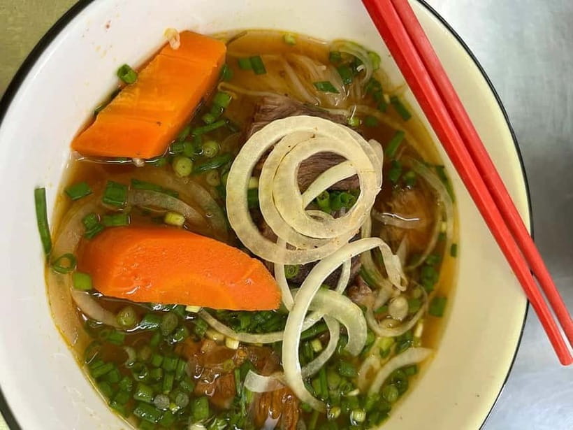 Ho Chi Minh City: Super Niche Walking Street Food Tour - The secret stop and dessert
