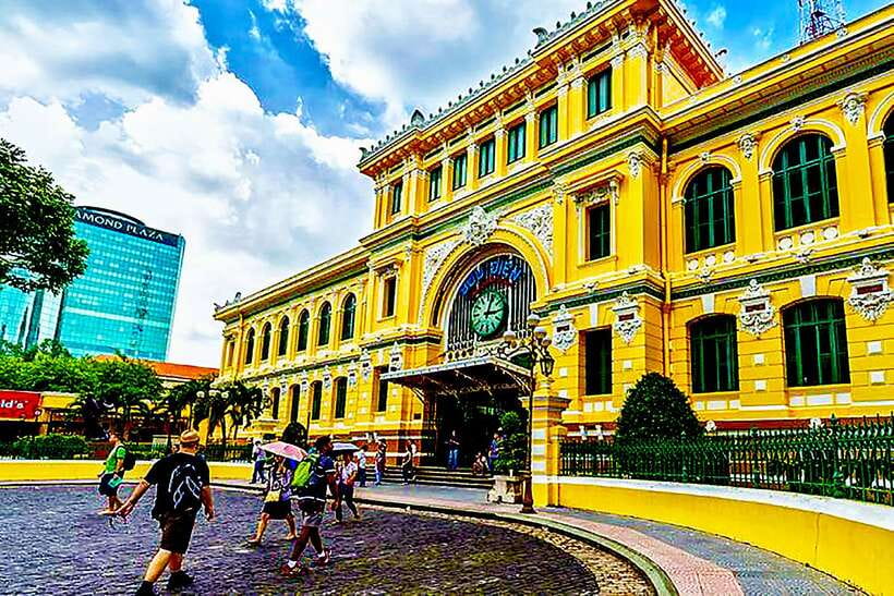 Ho Chi Minh City: Top Sightseeing Saigon Trip & History Tour - Ben Thanh Market and Vietnamese embroidery