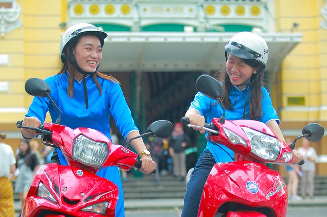 Ho Chi Minh City Tour by Motorbike with Female Riders | KissTour - Safety, clothing, and comfort on the scooter