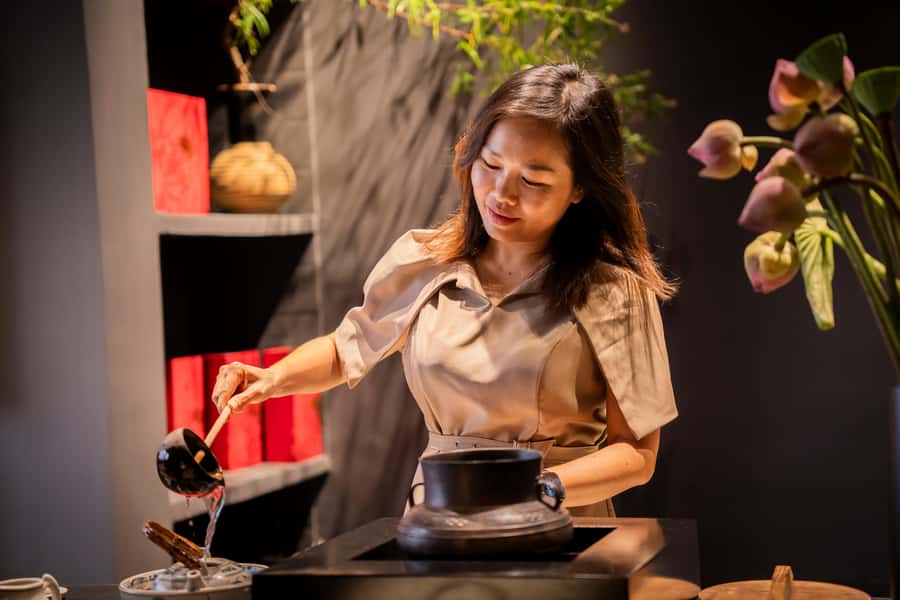 Ho Chi Minh City: Vietnamese Lotus Tea Culture Experience - Making your own lotus-scented tea