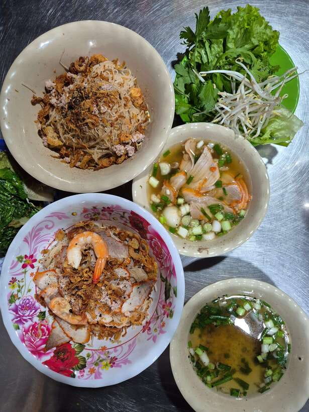 Ho Chi Minh City: Walking Food Tour with 13 Tastings - The guides shape the experience