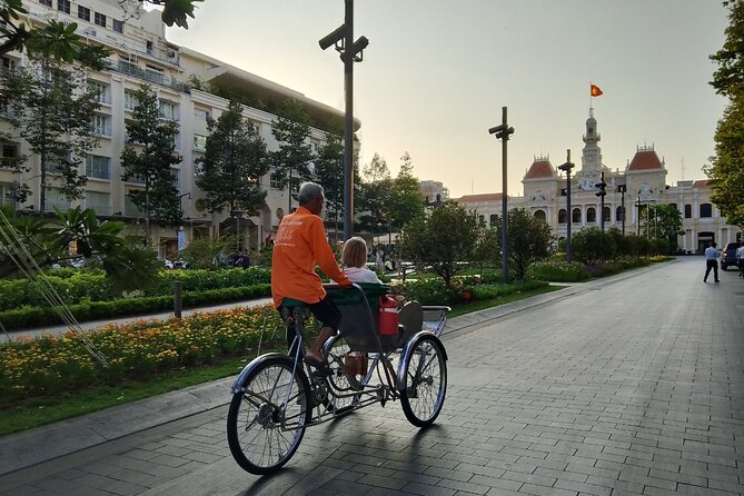 Ho Chi Minh City with Street Food Tour by Cyclo - Guides are central to the experience