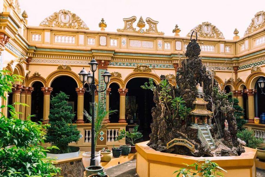 Ho Chi Minh Daily Tour: Full Day Mekong Delta (Private tour) - Vinh Trang Pagoda and Its Mixed Styles