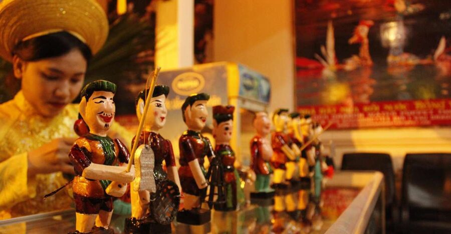 Ho Chi Minh: Evening Cultural Experience - The guide and the value of organized transport