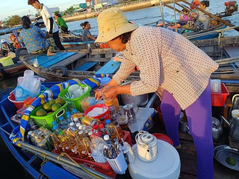 Ho Chi Minh: Group Cai Rang Floating Market 1 Day Tour - Breakfast among the boats at Cai Rang