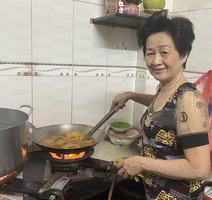 Ho Chi Minh: Local Cooking Class At Auntie's Home - Shopping at Bình Tây Market