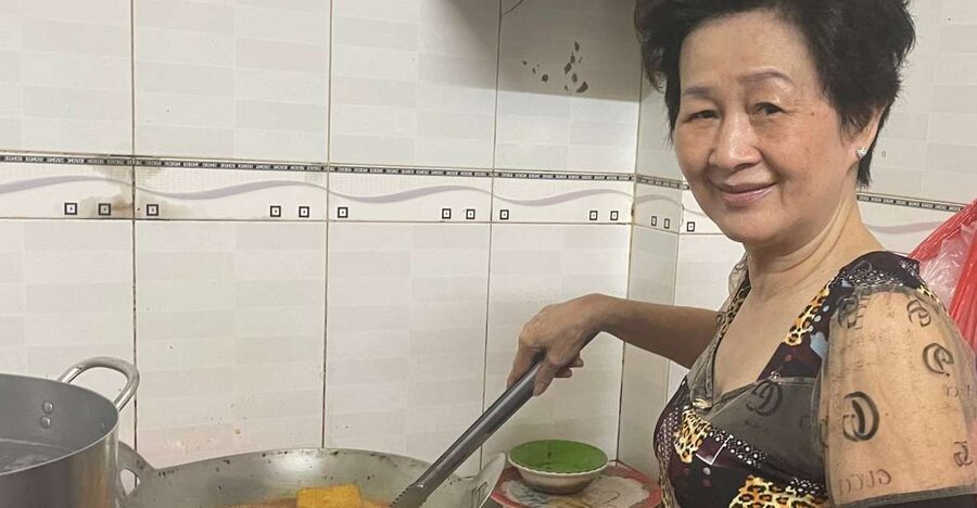 Ho Chi Minh: Local Cooking Class At Auntie's Home - Walking the back alleys before lunch