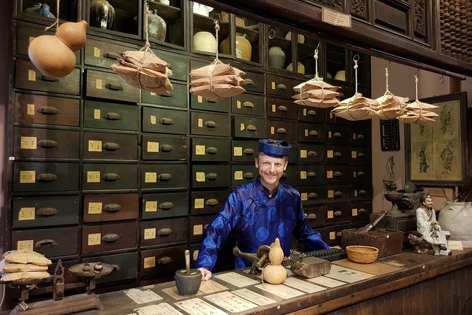 Ho Chi Minh Most Historical Spots & War Museum Tour (Private & All-Inclusive) - Lunch at the midpoint