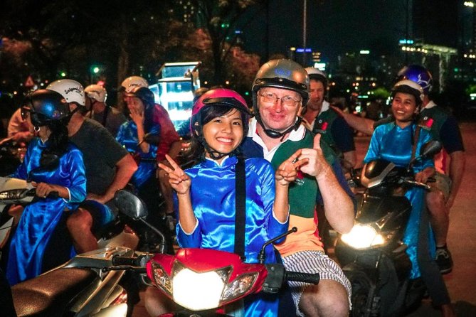Ho Chi Minh Night Tour by Motorbikes with Female Rider | KissTour - Stop two: Nguyen Thien Thuat apartment buildings