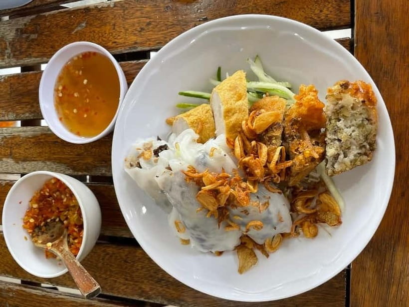 Ho Chi Minh: Original Walking Street Food Tour with Foodies - Who should book this Ho Chi Minh food tour?