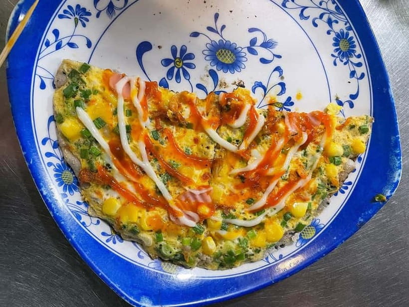 Ho Chi Minh: Original Walking Street Food Tour with Foodies - Vietnamese pizza and Saigon beer