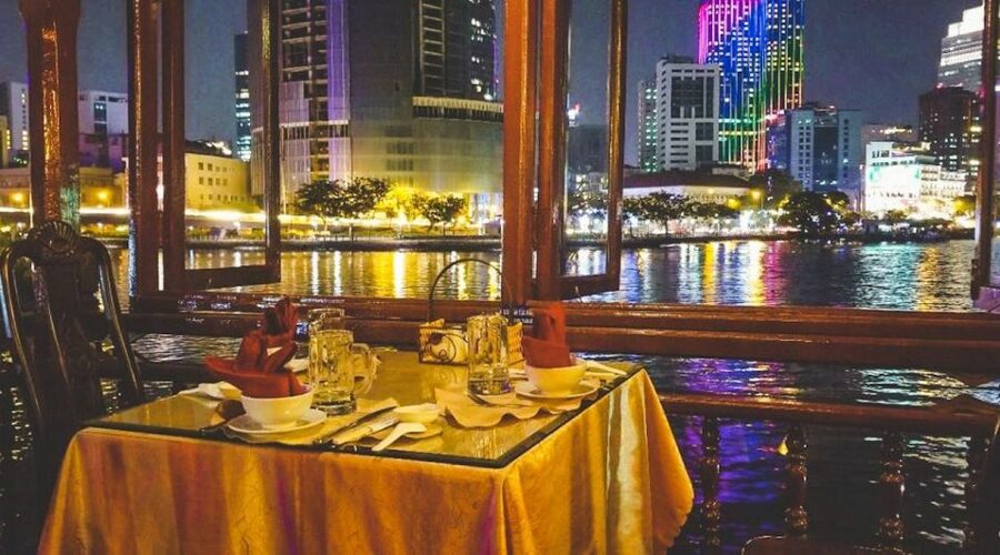 Ho Chi Minh: Private City Tour and Dinner Cruise with Buffet - From the streets to the Saigon River