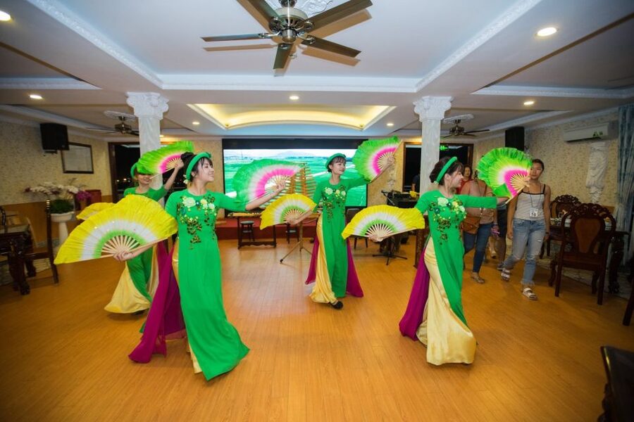 Ho Chi Minh: Private City Tour and Dinner Cruise with Buffet - Value, timing, and practical details