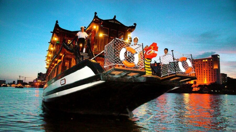 Ho Chi Minh: Private City Tour and Dinner Cruise with Buffet - Who will enjoy this evening most?