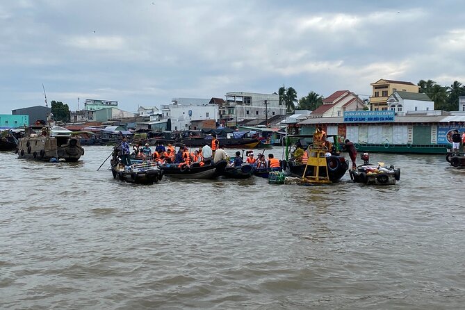 Ho Chi Minh: Southern Vietnam 4-Day Authentic Mekong Farm Trip - What the accommodation and food are like