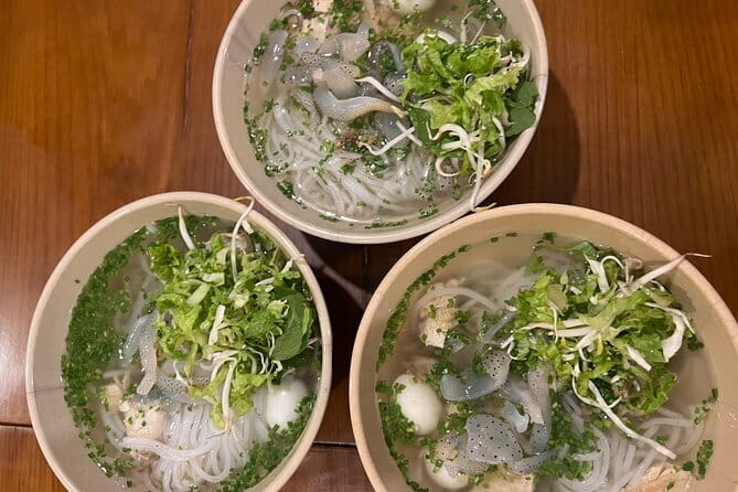 Ho Chi Minh Street Food & City Sights with Local Female Guide - Why this tour works well on a first evening