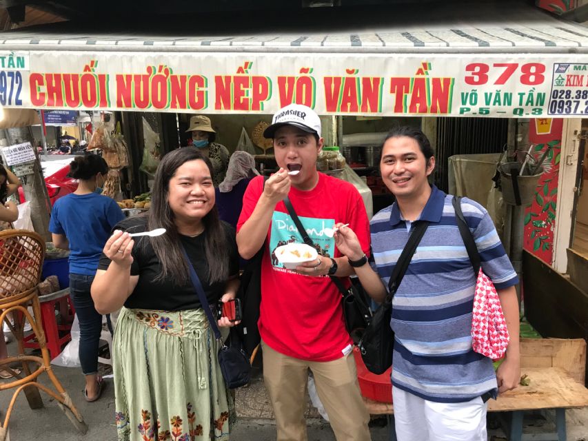 Ho Chi Minh: Street Food Experience in Saigon by Walking - Starting with bánh xèo and bánh khọt