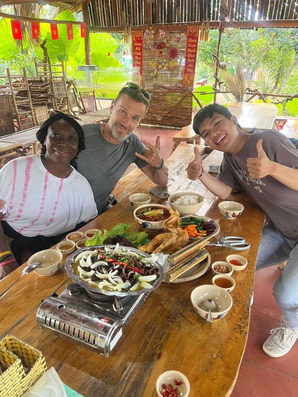 Ho Chi Minh Street Food Private Tour With Funny Guide - Choosing between local vendors and luxury restaurants
