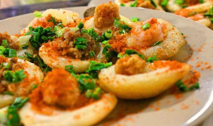 Ho Chi Minh: Street Food & Sightseeing Tour with Local Guide - District 10 shows another side of the city