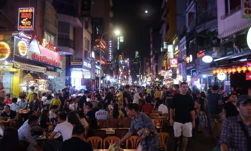 Ho Chi Minh: Tasty Vegan Food and local Beer by Motorbike - Meeting your guide and taking the motorbike
