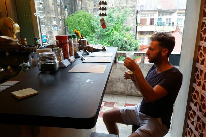 Ho Chi Minh - Vietnamese Vegan Food Experience By Scooter - Riding through Nguyen Thien Thuat