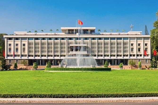 Jeep tour Sai Gon Private half day culture and history tour - An old residence and everyday city life