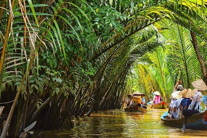 Jeep tour Sai Gon Private half day culture and history tour - A light meal with local flavor