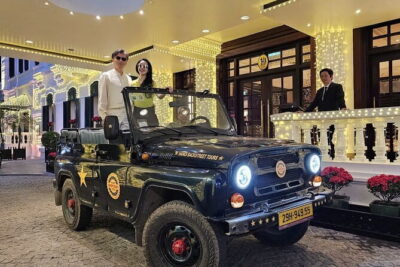 Jeep Tour Saigon By Night : FRESH SEAFOOD, STREET FOOD & SKY BAR