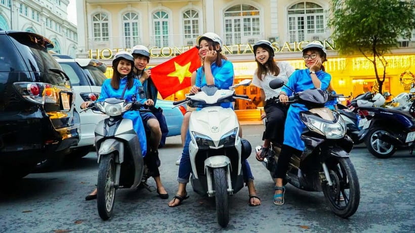 KISSTOUR | Motorbike Food Tour Female Drivers in Ho Chi Minh - The first food stop: noodle soup and a taste of local comfort food