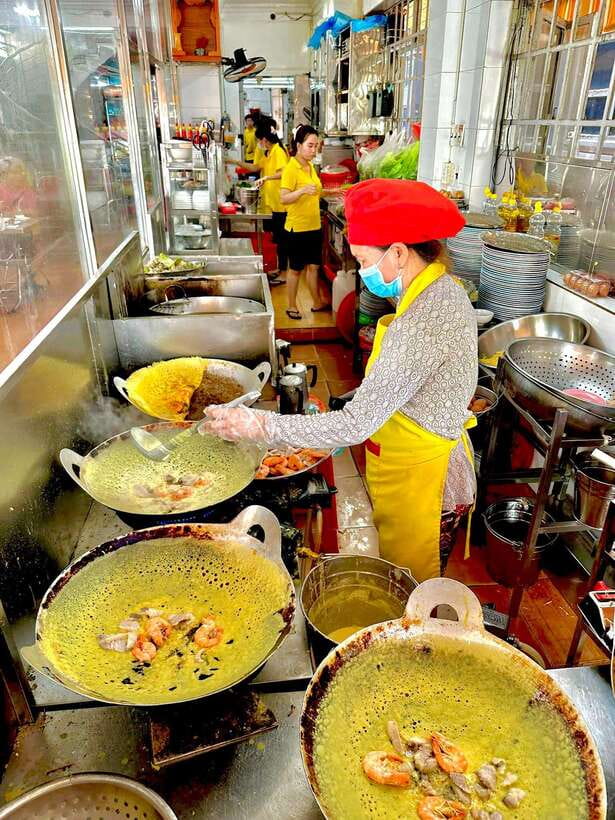 KISSTOUR | Motorbike Food Tour Female Drivers in Ho Chi Minh - Seafood, barbecue, and the tour’s adventurous edge