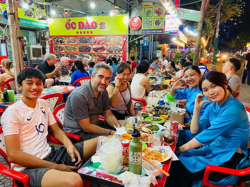 KISSTOUR | Motorbike Food Tour Female Drivers in Ho Chi Minh - Seeing several districts between bites
