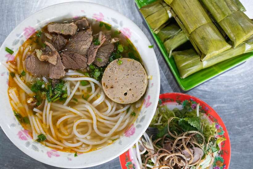 KISSTOUR | Motorbike Food Tour Female Drivers in Ho Chi Minh - Private tour or a group of up to 10