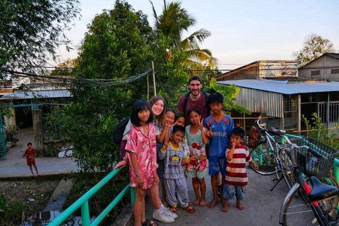 Largest Floating Market, Wild Small Canal System & Organic cocoa - Guides, boat size, and the human side of the tour
