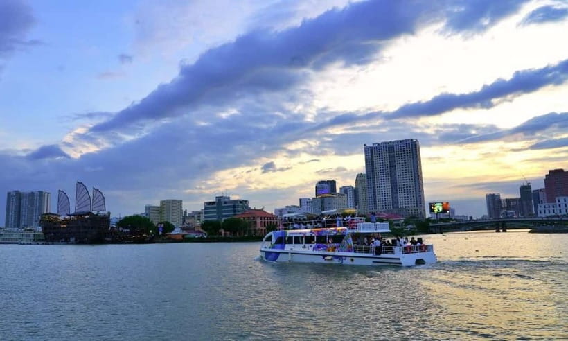 Lively Saigon River Sightseeing Cruise + Guided Walking Tour - Getting from Bach Dang to the pier