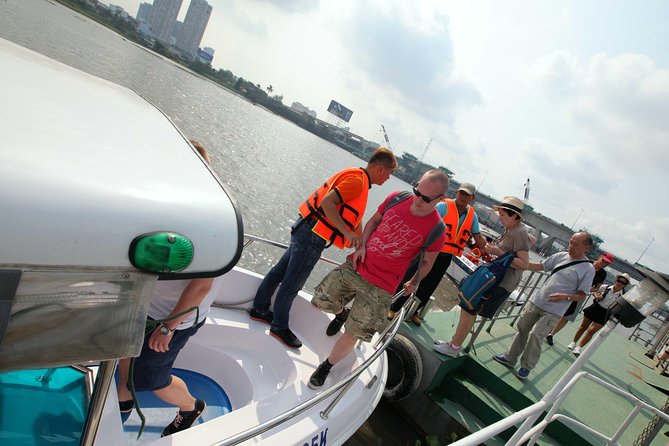 Luxury Speedboat 2 Ways from Ho Chi Minh city to Cu Chi Tunnels - Leaving Ho Chi Minh City by speedboat