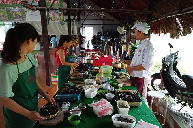 Market to Farm to Table Cooking Class in saigon - Why the Small Group Matters