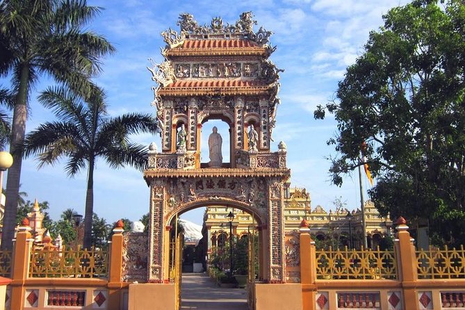 Mekong Delta 2-Day Tour: Floating Markets, Biking, Amazing Tour - Vinh Trang Pagoda and its unusual mix of styles