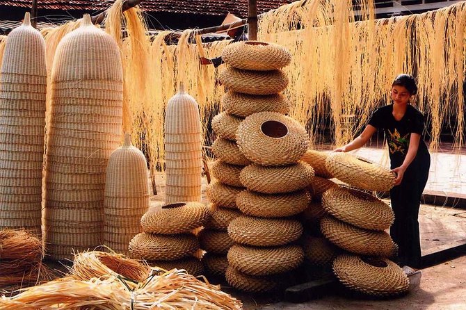 Mekong Delta Tour Full Day Cai Be-Vinh Long - The rowboat through shaded canals