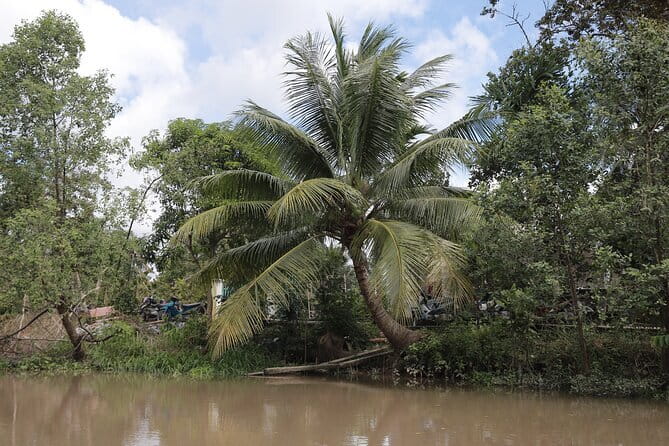 Premium Can Tho Small Canal Tour in Mekong Delta - A village walk with a local guide