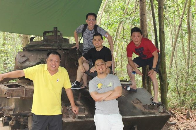 Private Cu chi Tunnels and Mekong Delta 1 Day - The guide can shape the historical experience