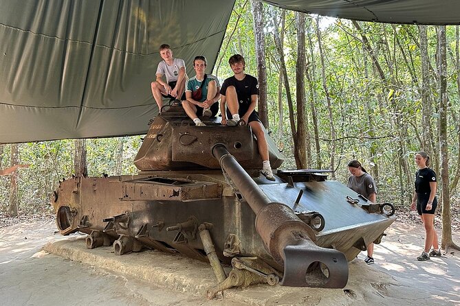 Private Cu Chi Tunnels Tour Half Day - Crawling through the tunnels