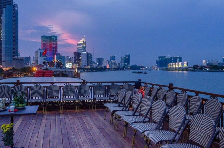 Private Jeep Tour Saigon by Night & Cruise Dinner with Music - What the four-hour schedule means for you