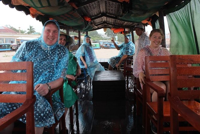 Private Mekong Delta Tour – Boat Ride & Local Lunch - A set lunch beside the river