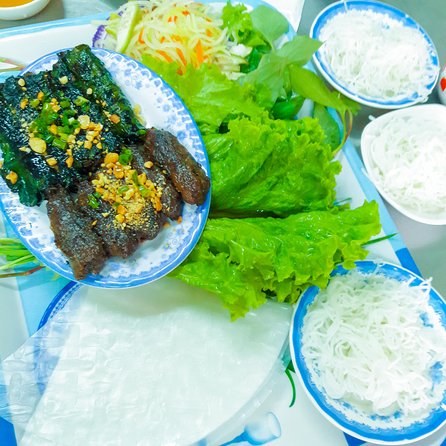 Private Street Food Evening Walking Tour in Ho Chi Minh City - What the guides add to the experience